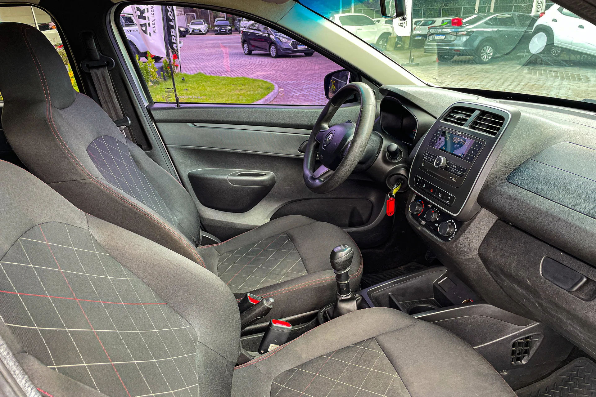 2024.06.24...Renault_KWID_Prata07