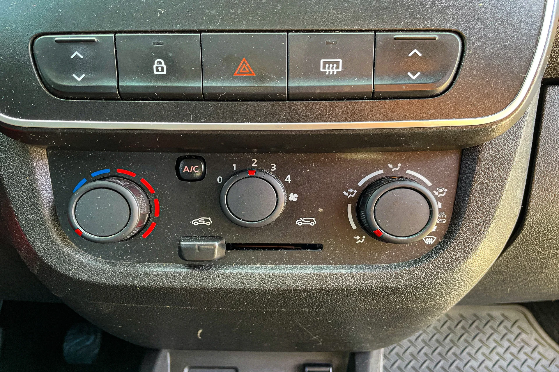 2024.06.24...Renault_KWID_Preto08