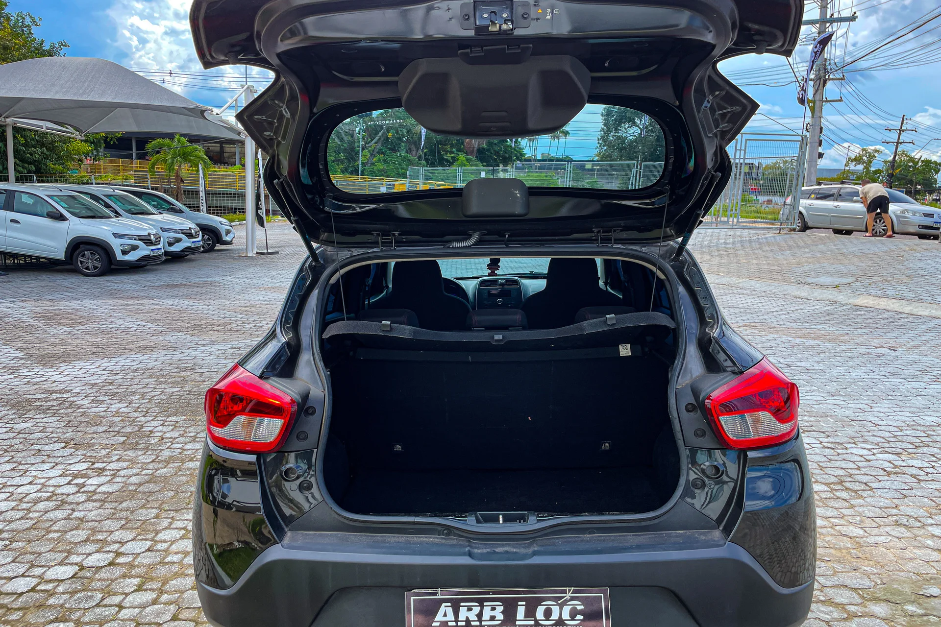 2024.06.24...Renault_KWID_Preto09